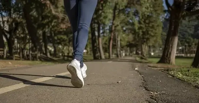 기초대사량 낮은 사람 특징 6가지– 살이 안 빠지는 체질? 3 기초대사량-낮은-사람-걷기운동